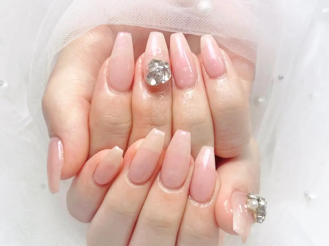 ネイル オーロラネイル チークネイル 長さ出し フットネイル フレンチネイル ハンドネイル ハンドケア NaNa nailのネイルデザイン