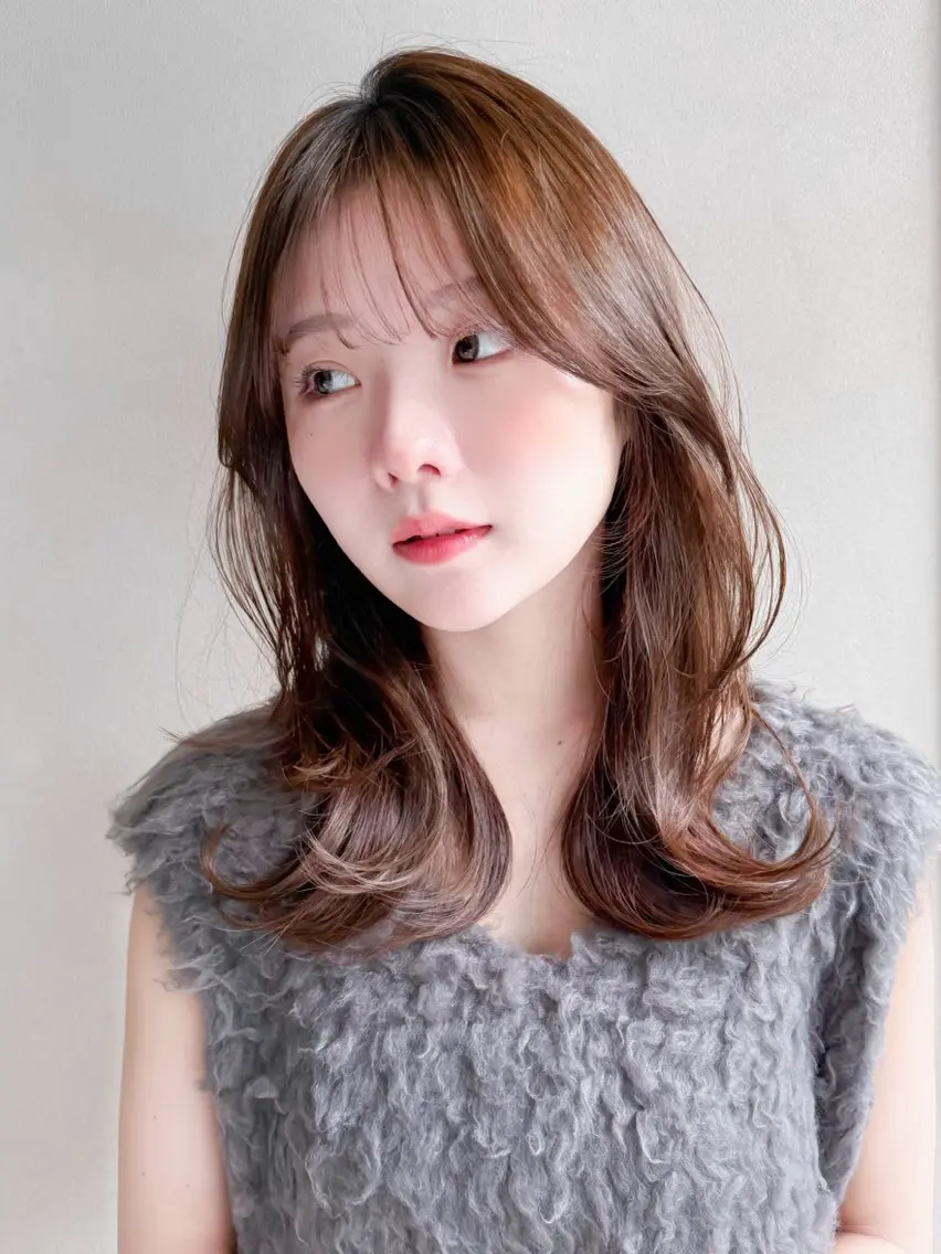 セミロング カラー 古堅 梨乃のヘアスタイル