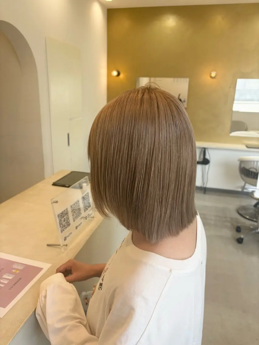 ショート ヘアカラー 加賀谷 乙葉のヘアスタイル