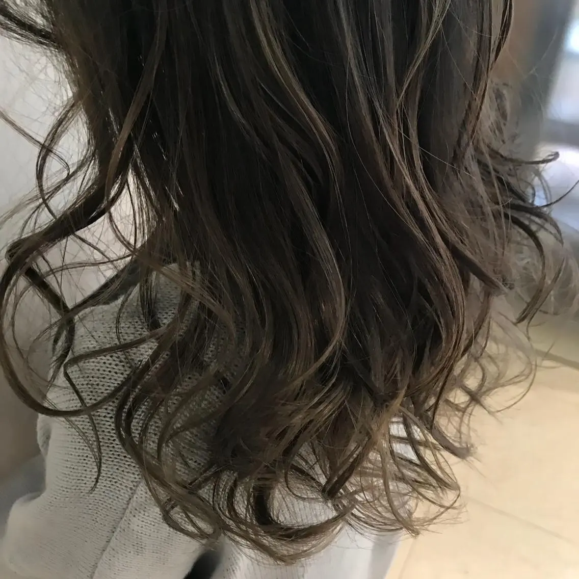 ミディアム カラー アッシュ グレージュ シアーグレージュ カット ヘアカラー Oopsレイヤー 加藤澄都のヘアスタイル
