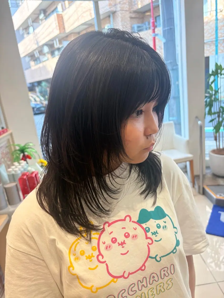 ミディアム ハイレイヤー レイヤーカット カット 山田 桃華のヘアスタイル