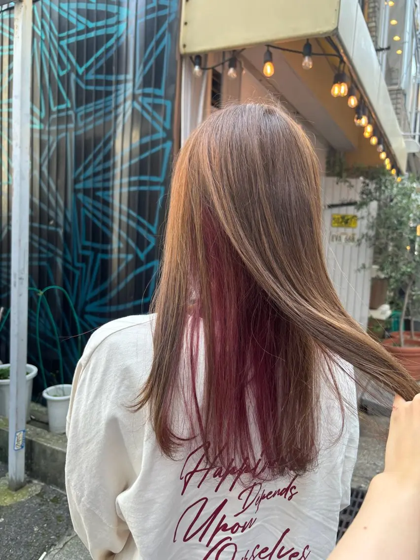 ロング カラー インナーカラー 山下 歩華のヘアスタイル