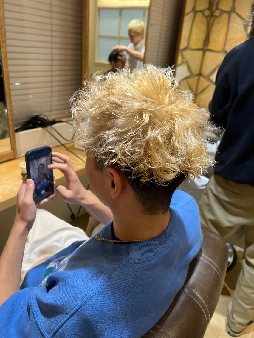 メンズカット+ツイストorスパイラルorツイストスパイラルor波巻きパーマ+ブリーチの写真