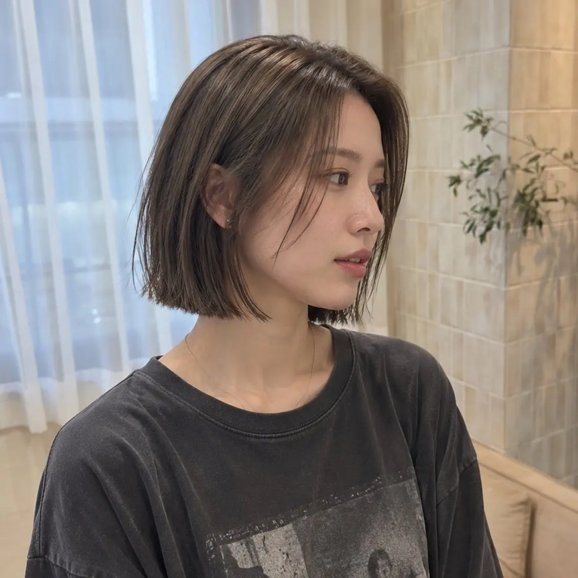 カラー ショート 切りっぱなしボブ ベージュカラー ブラウンカラー 透明感カラー グレージュ ヘアカラー トリートメント ヨクト/当日予約️◎ 赤み消し透明感カラーのヘアスタイル