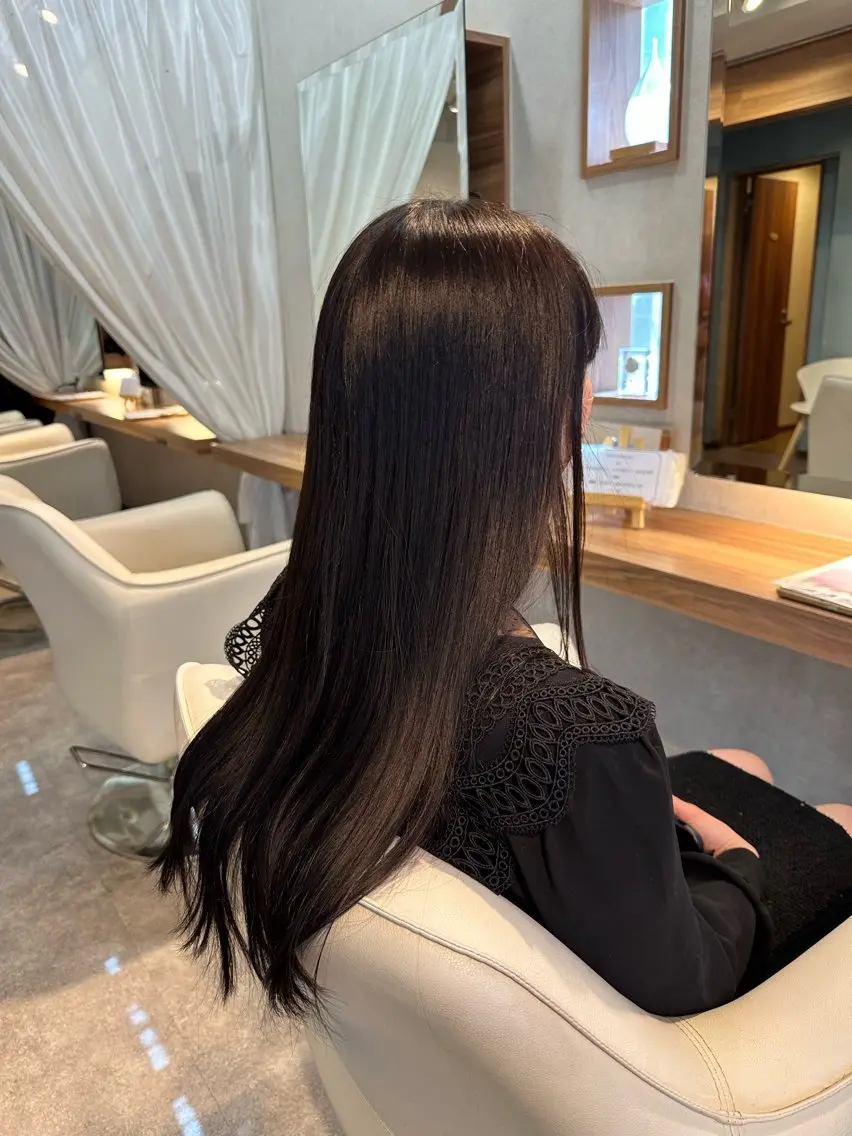 ロング カラー 佐藤 結衣のヘアスタイル