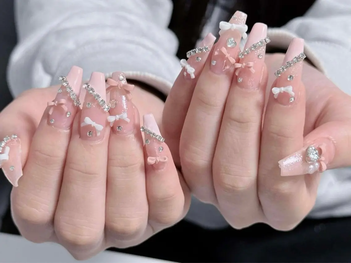 ネイル オーロラネイル 長さ出し フットネイル フレンチネイル ジェルネイル アンアンBelle Nail 池袋のネイルデザイン