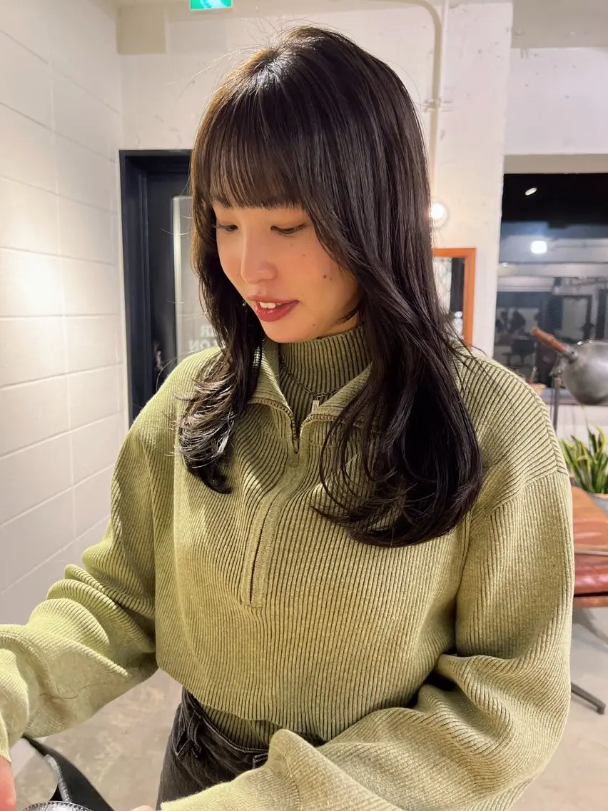 ロング カラー ロングレイヤー ベージュカラー 透明感カラー オリーブベージュ レイヤーカット S.南青山/ 菜々海のヘアスタイル