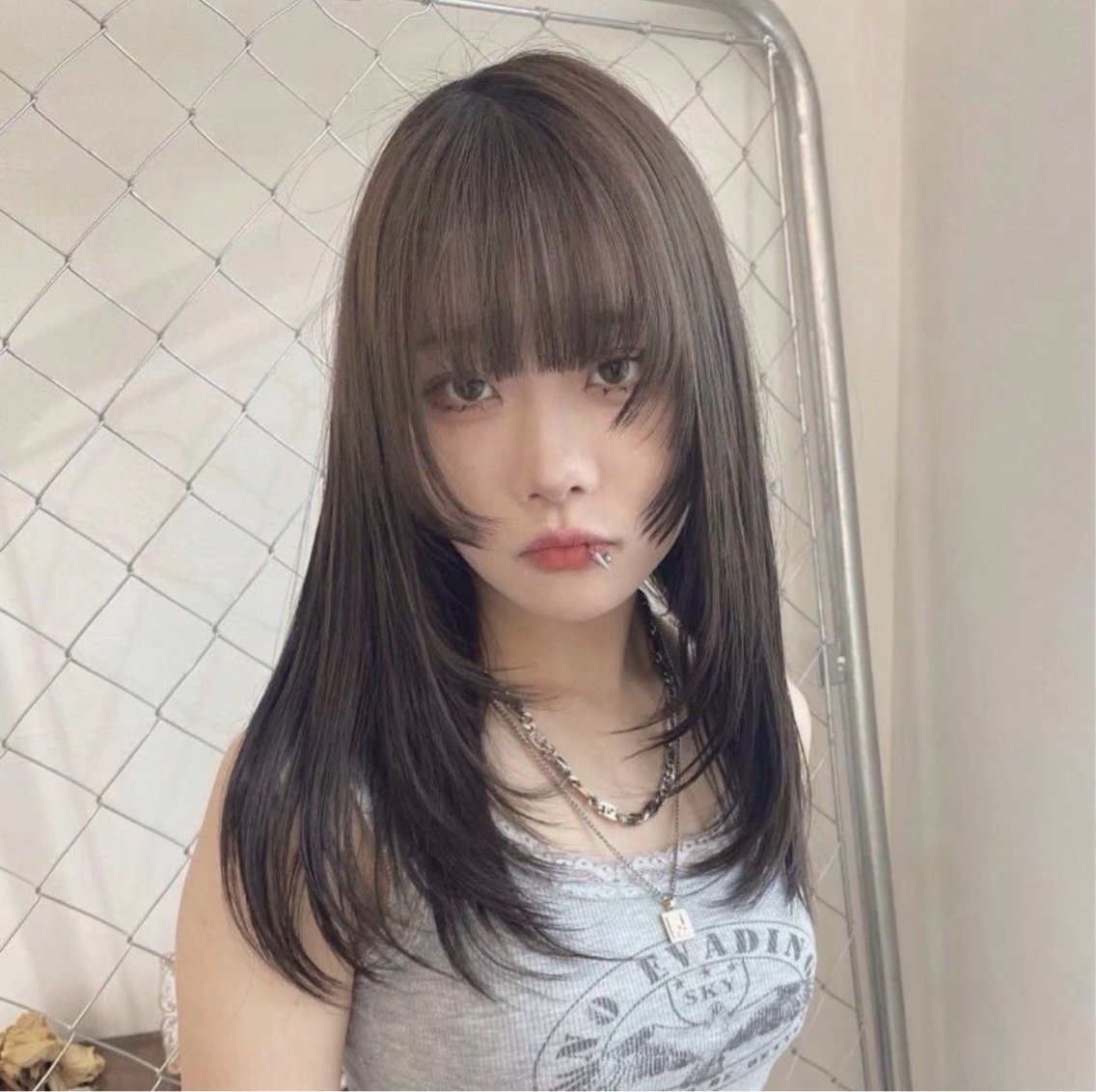 セミロング レイヤー✖️グレー ジュSOGO🩶のヘアスタイル