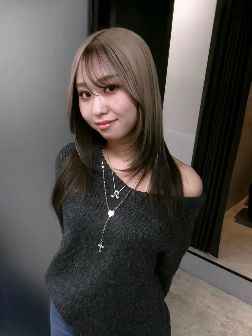 セミロング カラー カット ヘアカラー トリートメント MIMI🌻໋᳝݊ 個性派カラー⑅ ⸝꙳のヘアスタイル