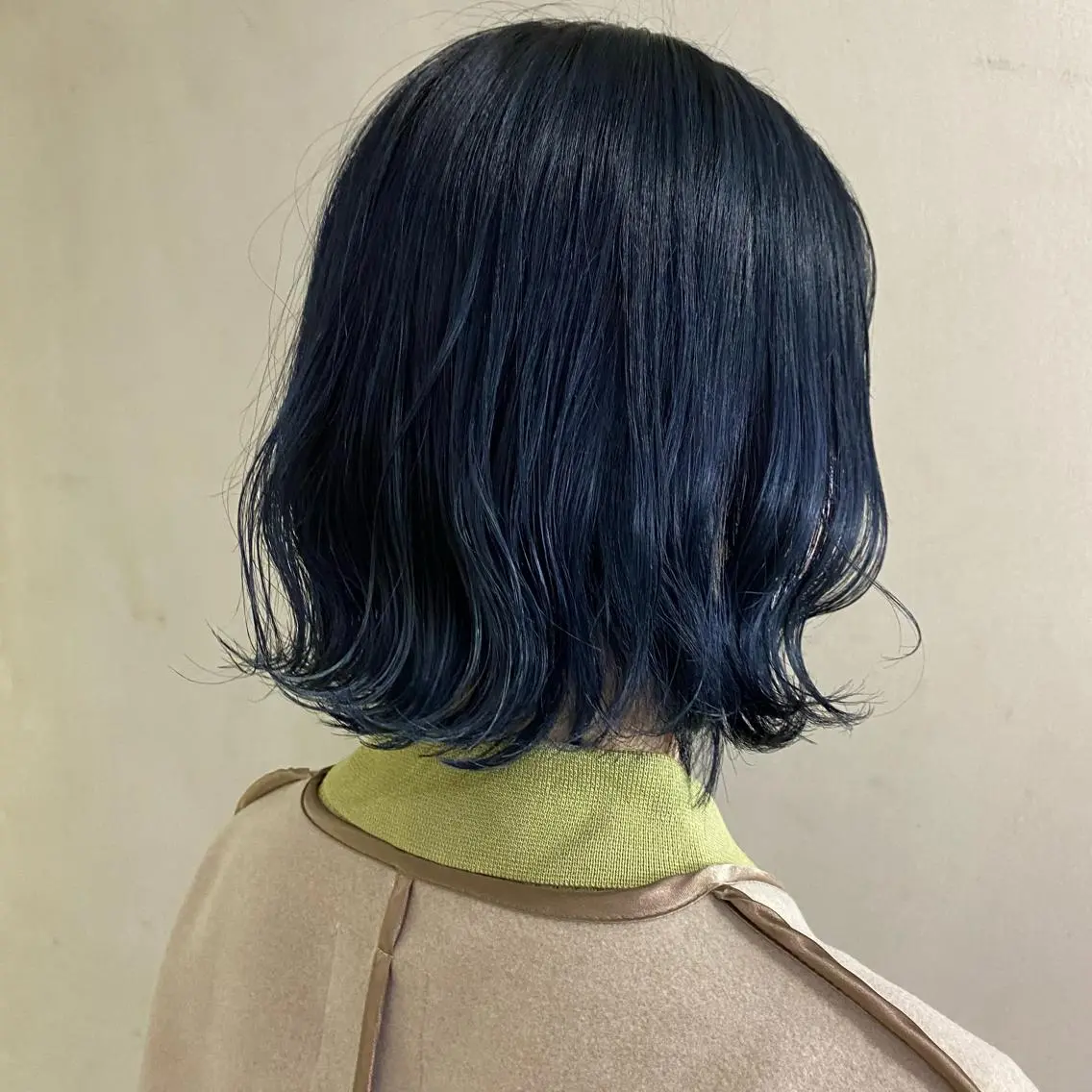 ショート カラー 黒髪 ブリーチ ブルーカラー ブルーブラック 清村 和音のヘアスタイル