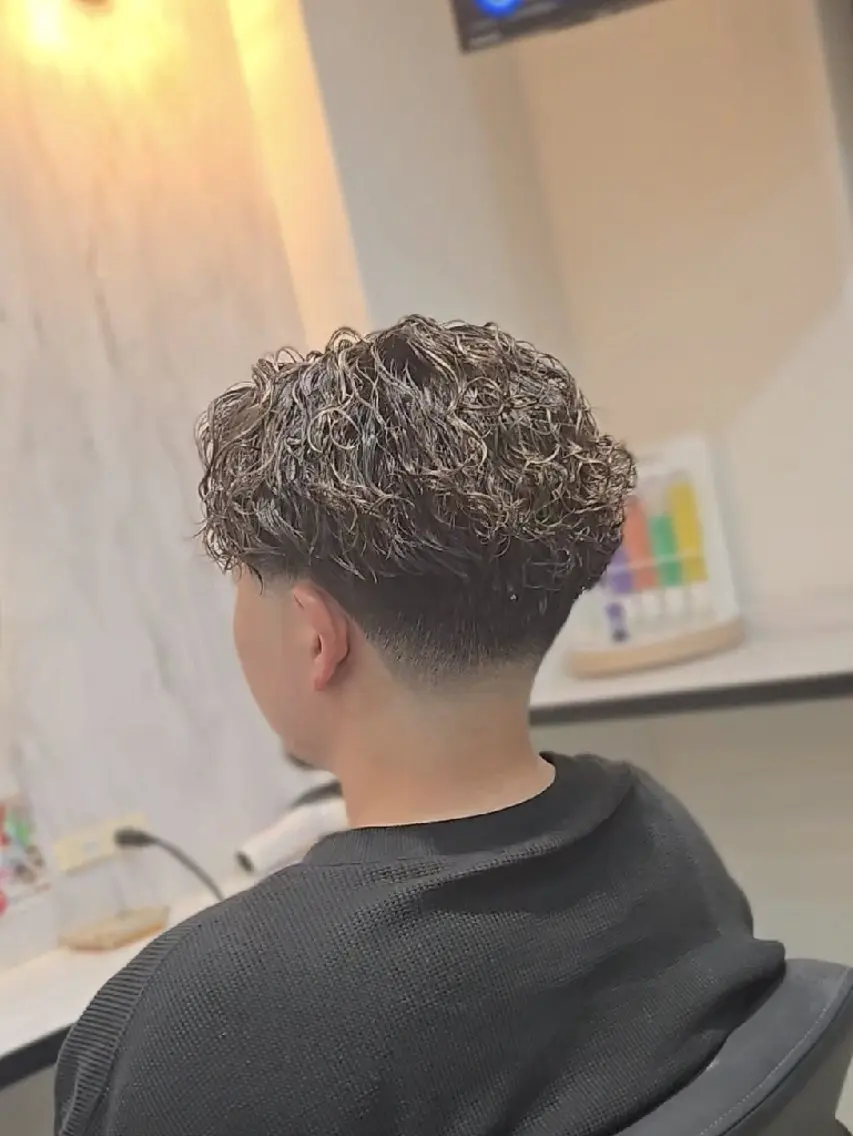 メンズ ミディアム パーマ オールバック フェードカット カット パーマ ヘアセット LEN名古屋/パーマ 海外ヘア/メンズ特化のヘアスタイル