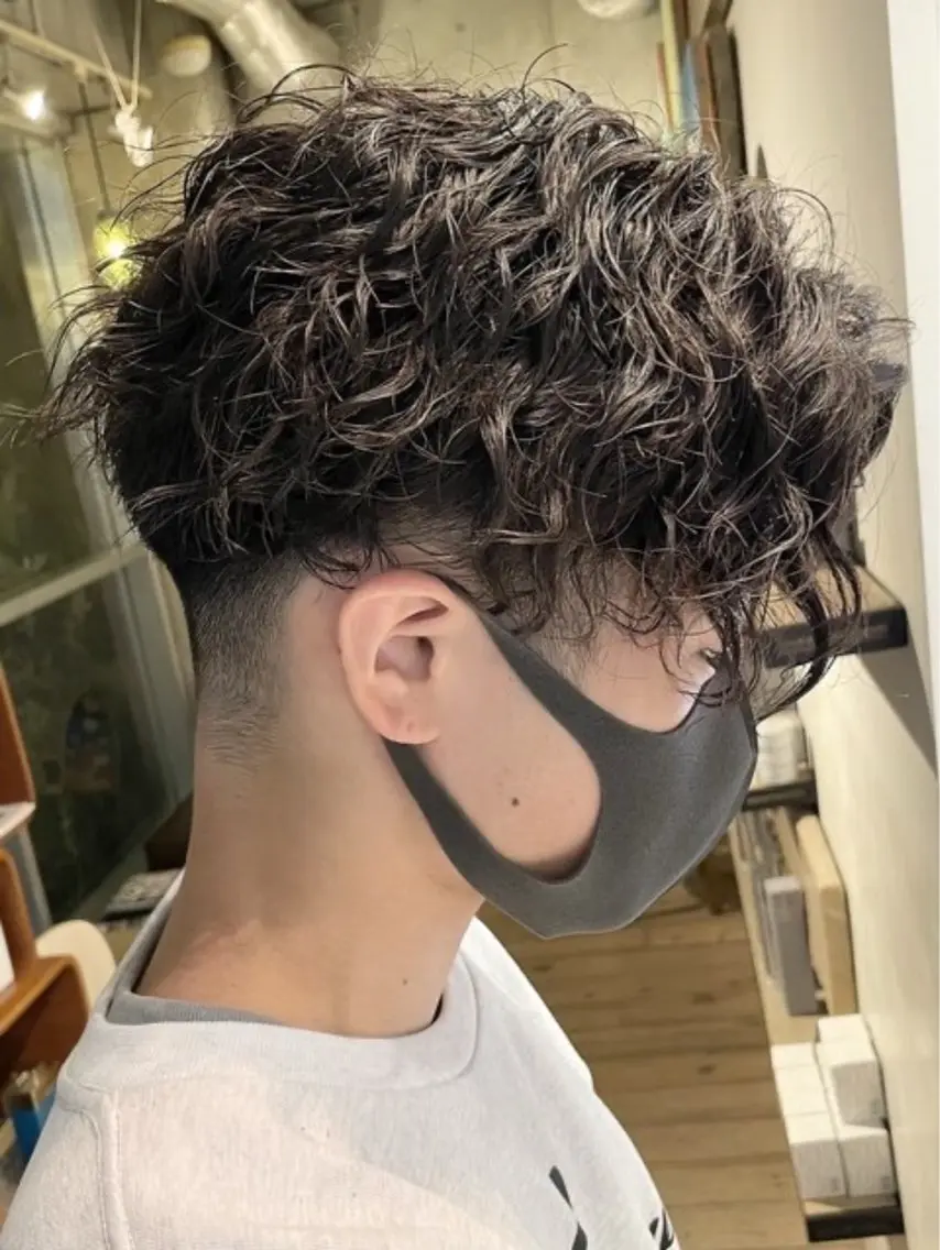 パーマ メンズ 中谷海里/フェザー パーマ/スパイキーのヘアスタイル