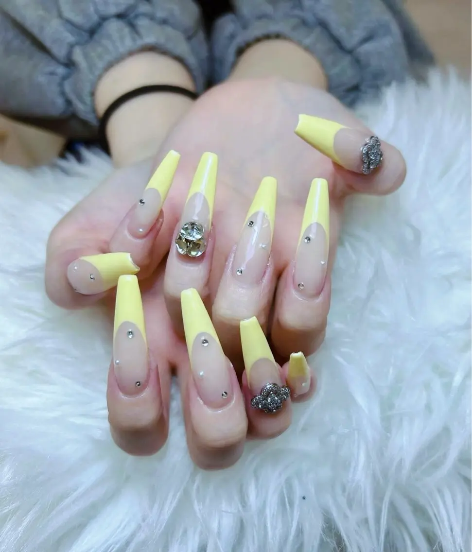 ネイル フットネイル フレンチネイル 韓国ネイル ロングネイル マグネットネイル Lee _nailのネイルデザイン