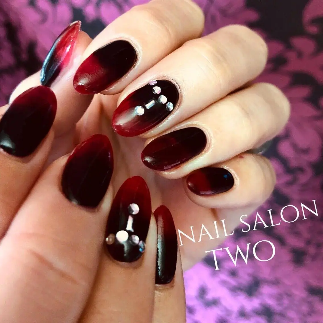 ネイル ブルー グラデーション 赤色 two nailのネイルデザイン