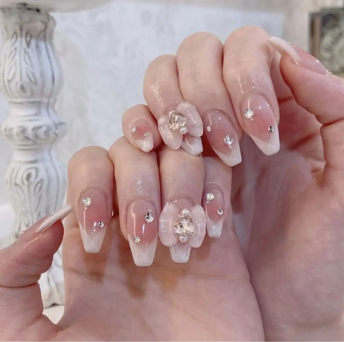 ネイル アートネイル フラワーネイル ジェルネイル グラデーション ミラーネイル Jenn Nail Salonのネイルデザイン
