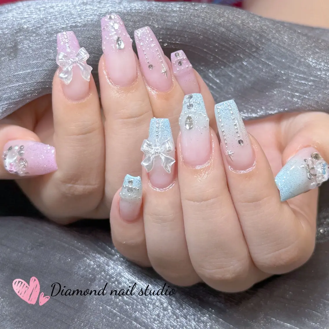 ネイル アートネイル オーロラネイル フラッシュネイル ガーリー キラキラネイル ハンドネイル Una NAILMANAMIのネイルデザイン