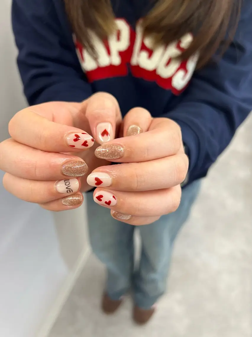 ネイル フレンチネイル ジェルネイル ゴールド ハート マグネットネイル ハンドネイル ハンドケア Bana_ Nailのネイルデザイン