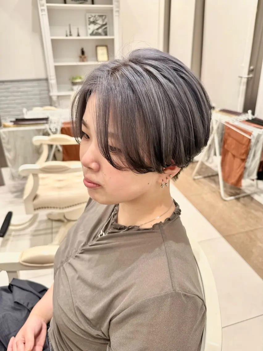 ショート カラー Loire SYURIのヘアスタイル