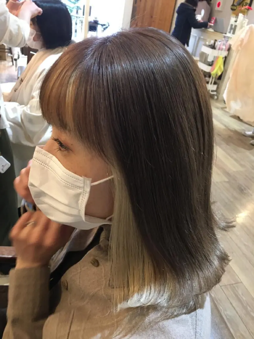 人気の✨イヤリングカラー＋カット＋イルミナカラー＋マイクロバブル＋トリートメントの写真