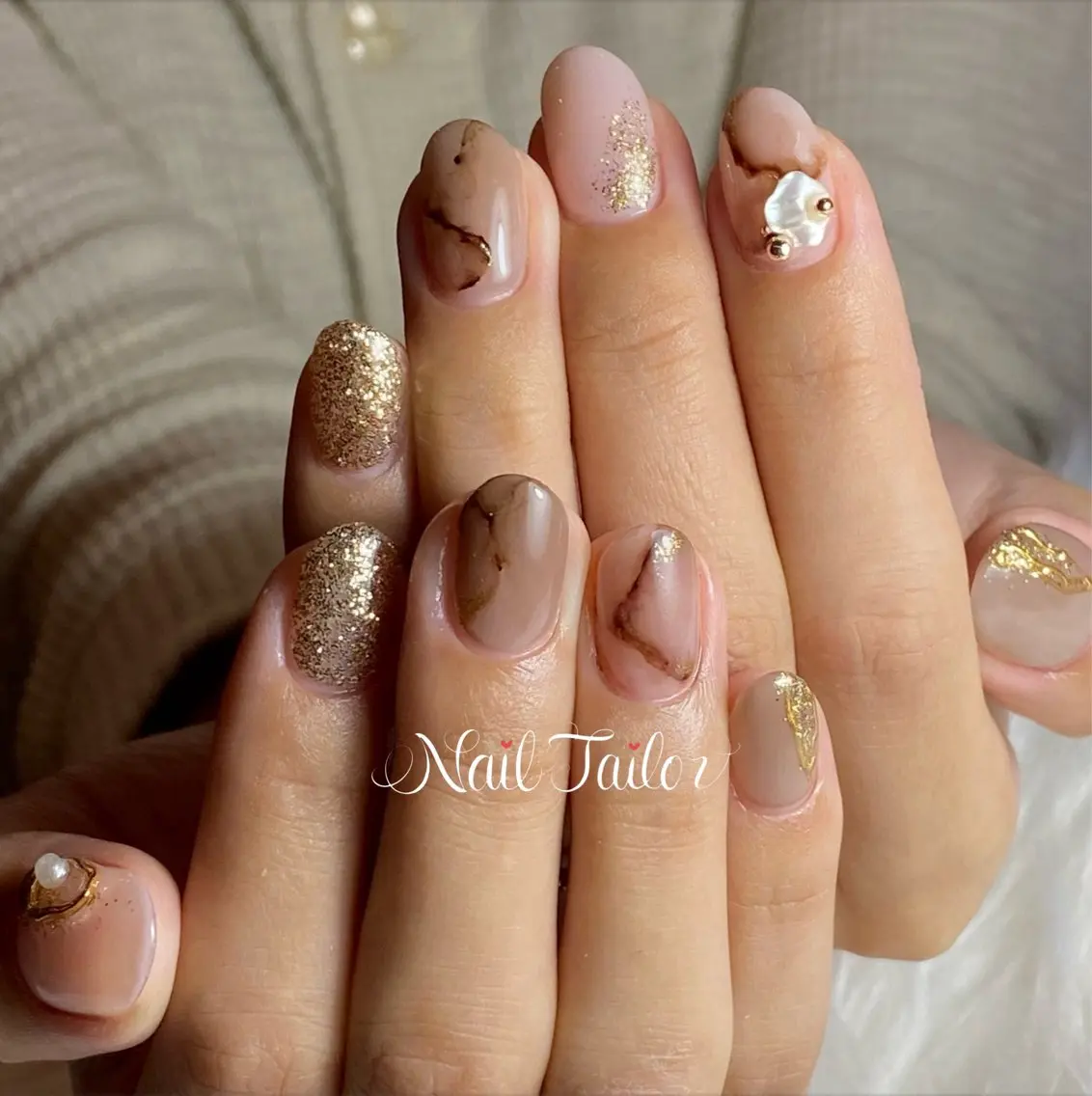 ネイル ブラウン ジェルネイル キラキラネイル ニュアンスネイル ハンドネイル NailTailor ネイルテイラーのネイルデザイン