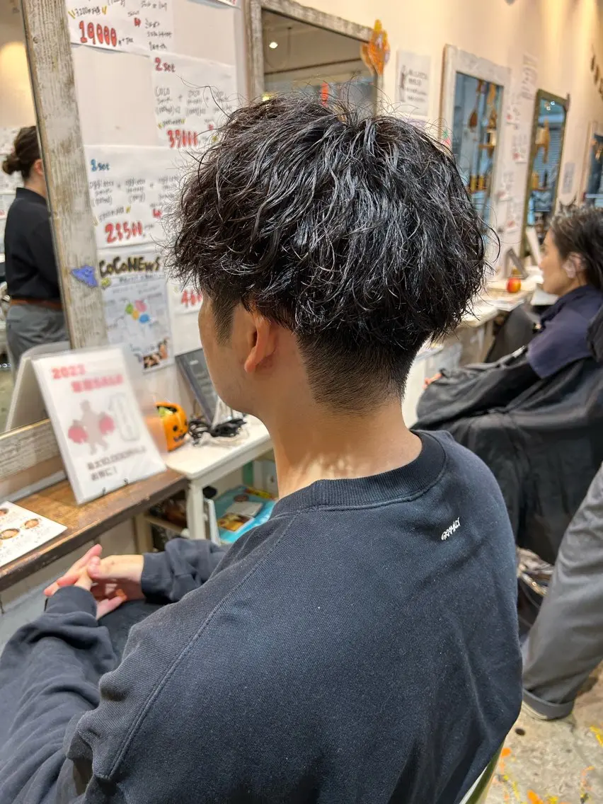 ショート パーマ メンズ メンズパーマ 波巻きパーマ スパイラルパーマ 佐藤 良祐のヘアスタイル