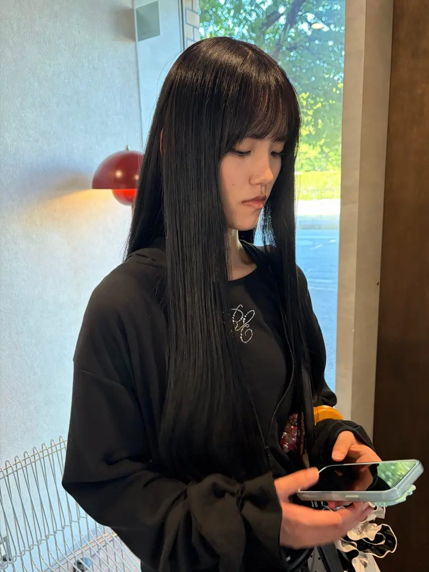 ロング カラー ロングレイヤー 黒髪 ブルーカラー ブルーブラック レイヤーカット カット ヘアカラー トリートメント 城慎太郎 大濠/レイヤーカットのヘアスタイル