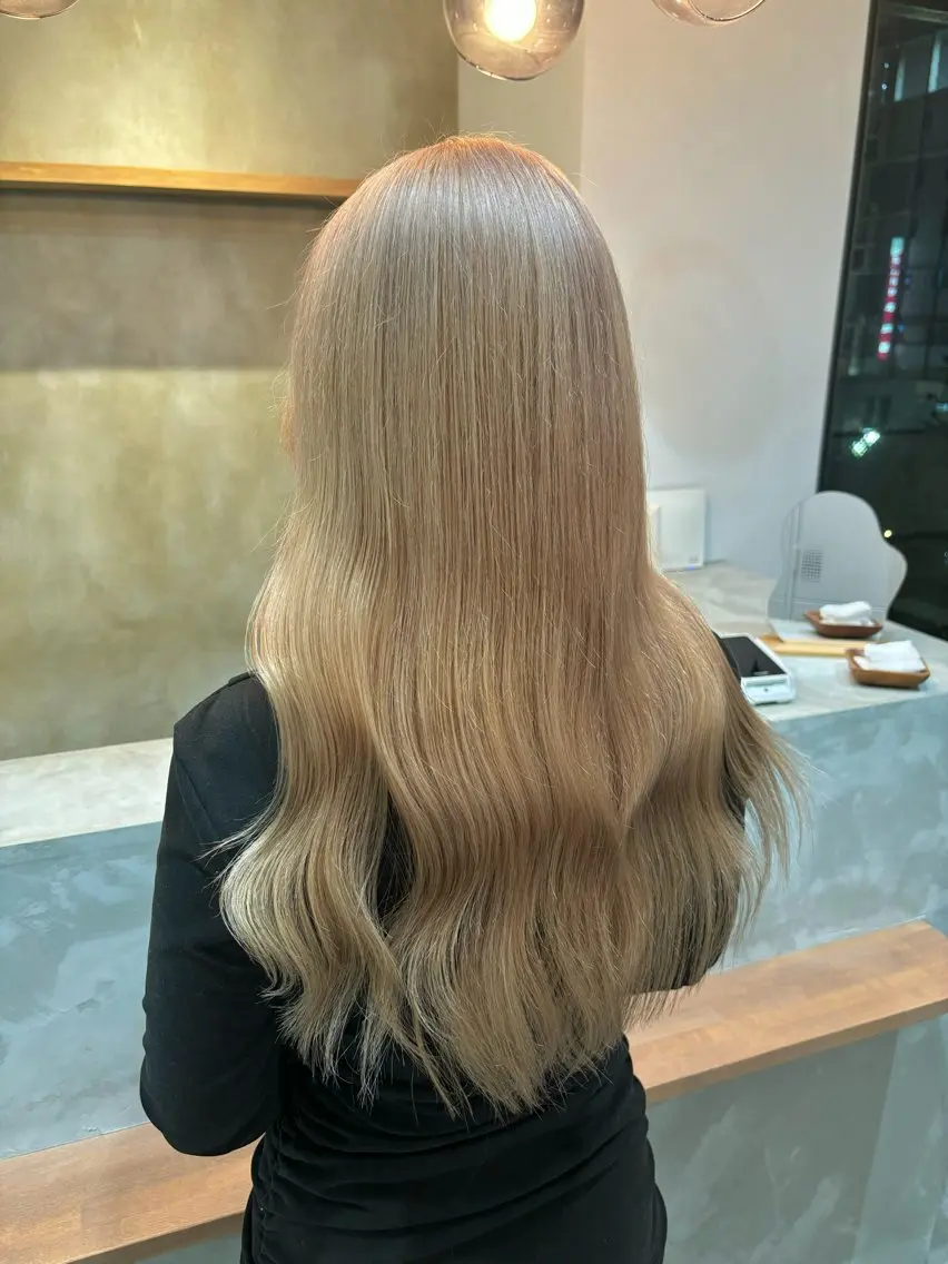 ロング カラー ベージュカラー ホワイトベージュ ヘアカラー トリートメント little 小濱彰太のヘアスタイル