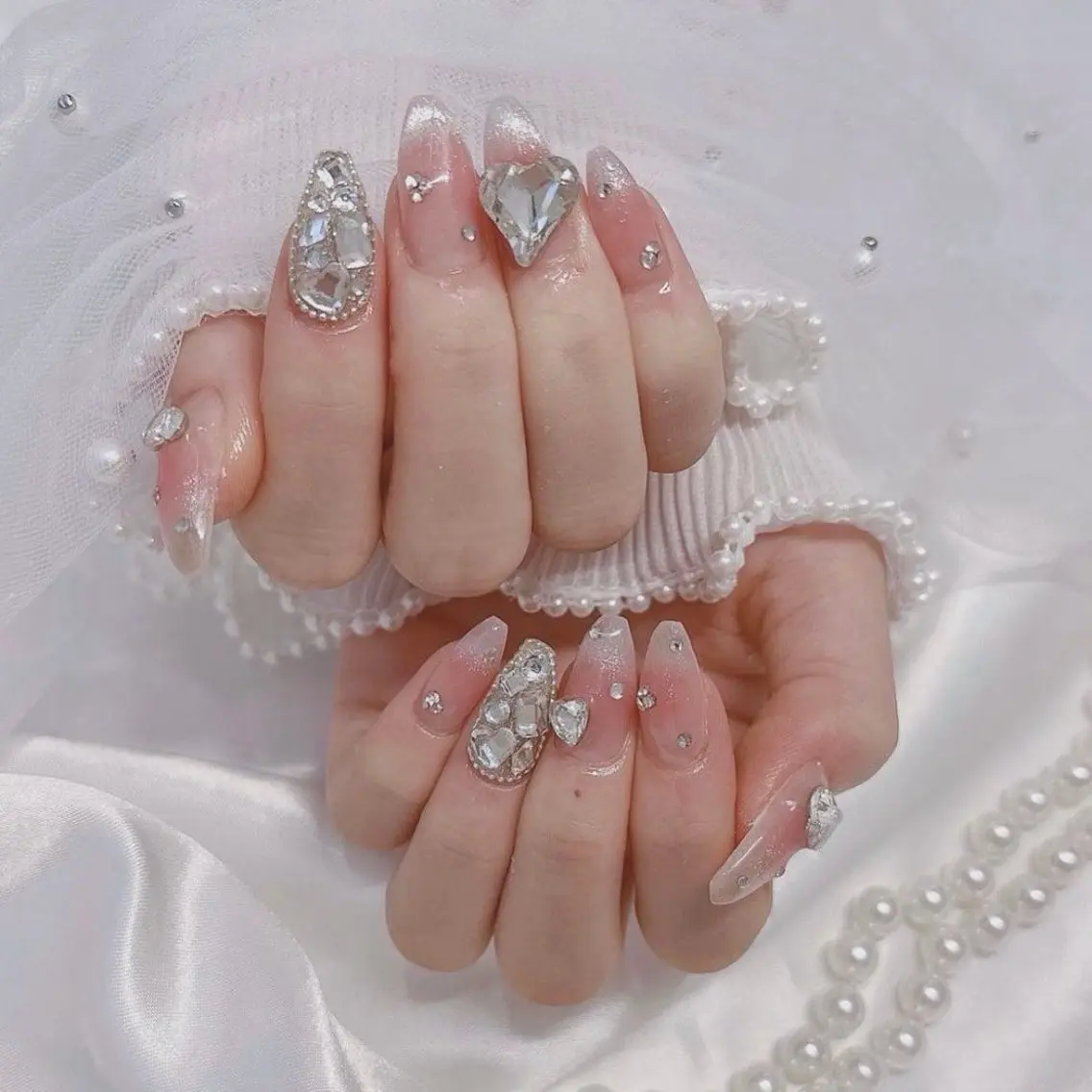 ネイル ジェルネイル ガーリー キラキラネイル 韓国ネイル ロングネイル ハンドネイル Yuri.nail studioのネイルデザイン