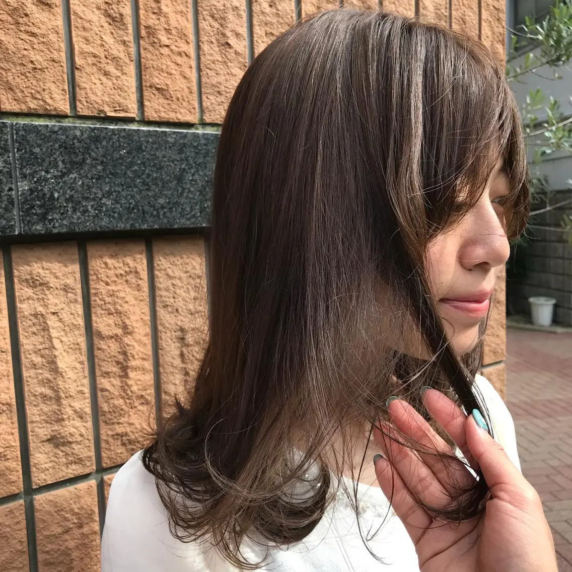 セミロング カラー ベージュカラー イルミナカラー ミルクティーベージュ ヘアカラー トリートメント レイヤー/顔周り /AKARIのヘアスタイル