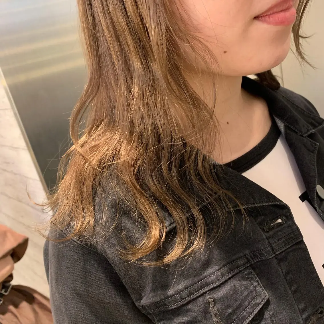 カラー ベージュカラー ハイトーンカラー ハイトーンベージュ 天野 利咲のヘアスタイル