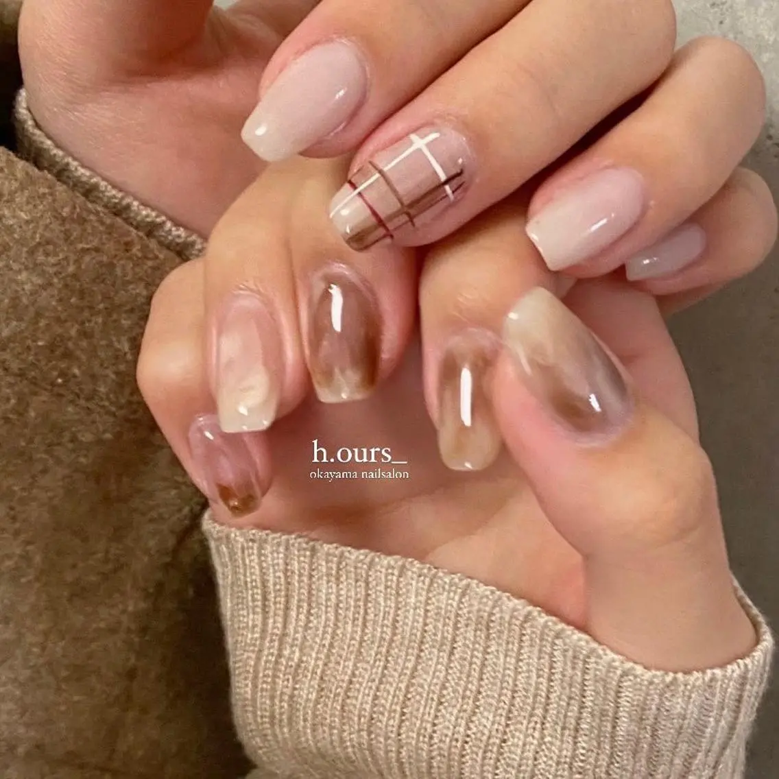 ネイル ブラウン ニュアンスネイル ハンドネイル h.ours _のネイルデザイン