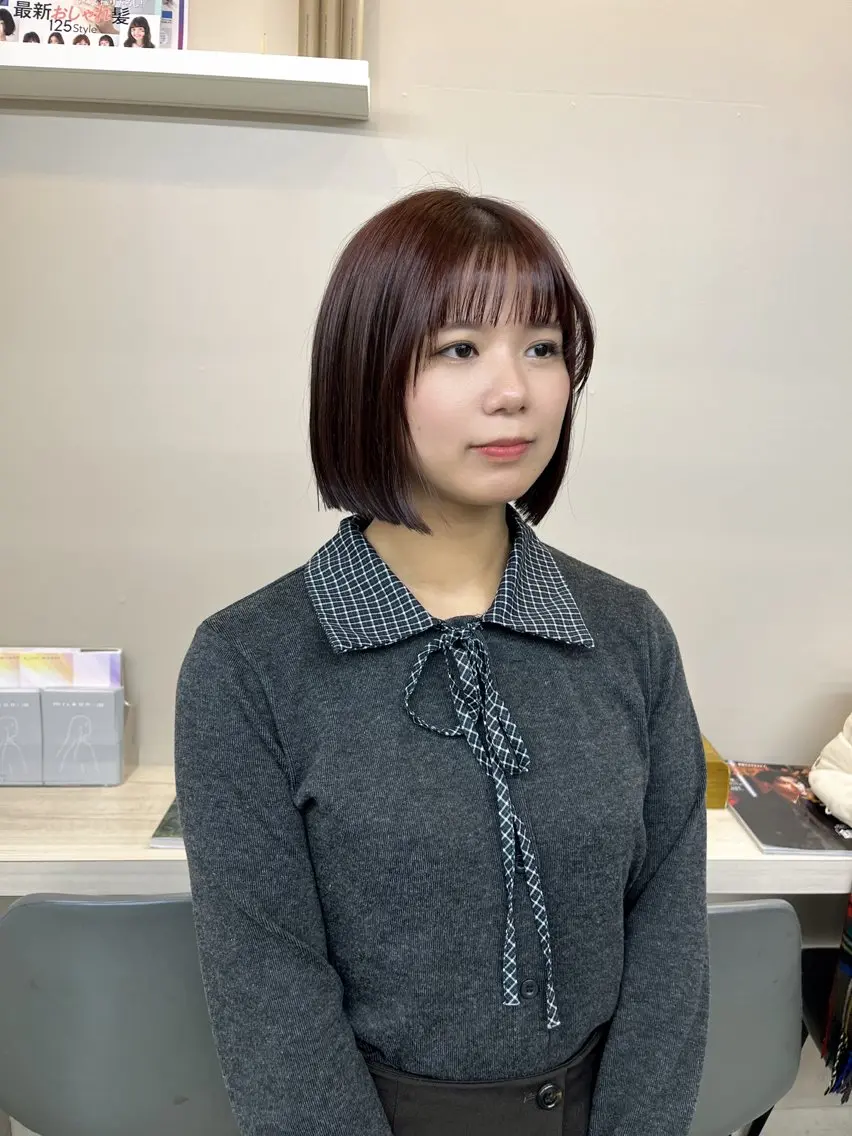 ショート カット ヘアカラー ✩.*Aise⟡.· 艶カラー🐈‍⬛🩶のヘアスタイル