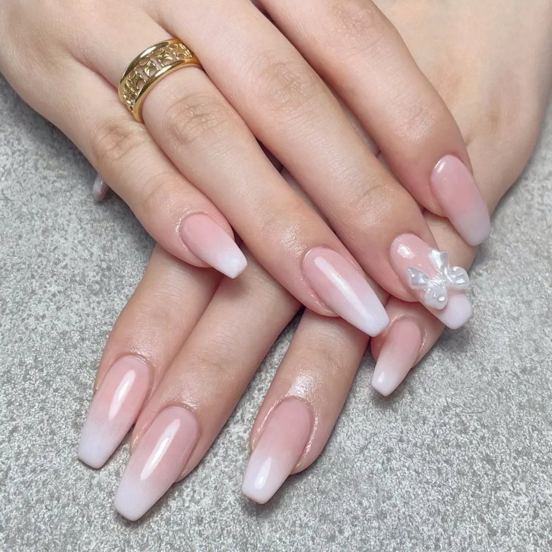 ネイル グラデーション ホワイト nailroom DIASOMNIAのネイルデザイン