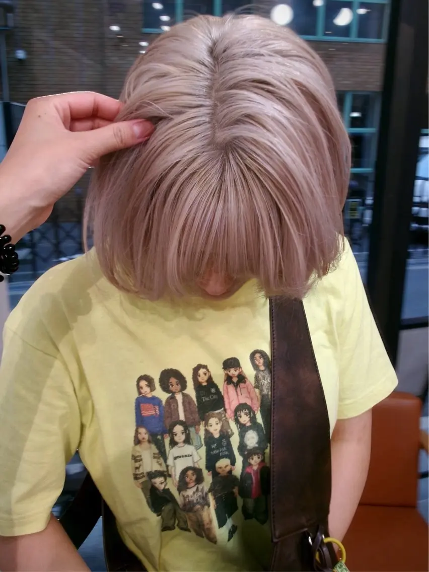 ミディアム カラー 抜きっぱなしブロンド ブロンド ホワイトブロンド ヘアカラー トリートメント ura/デザイン/ ハイトーン/個性派のヘアスタイル