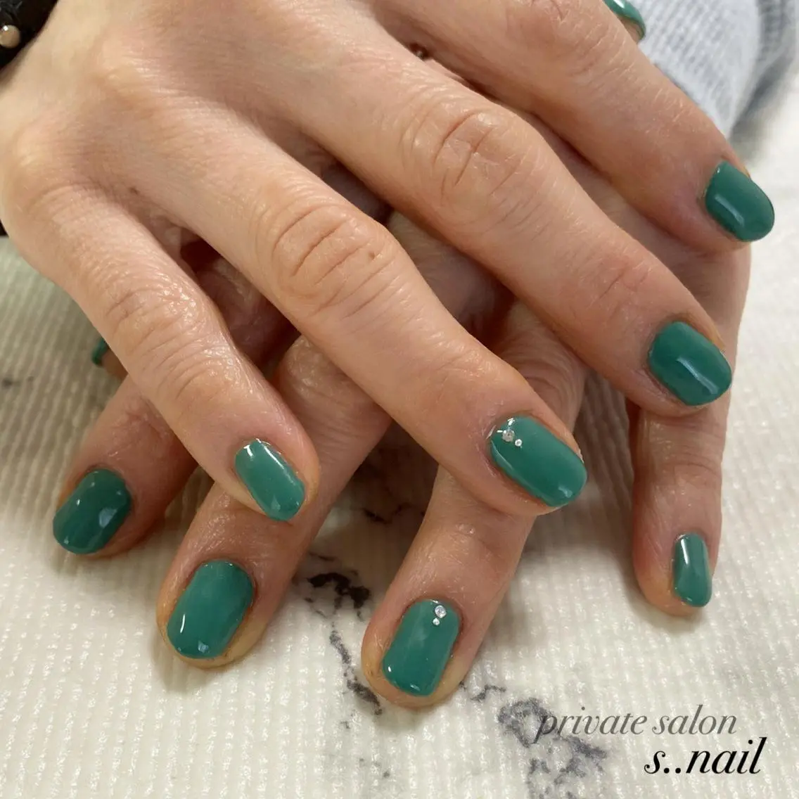 ネイル グリーン ハンドネイル フットネイル s..nail / MORITAのネイルデザイン
