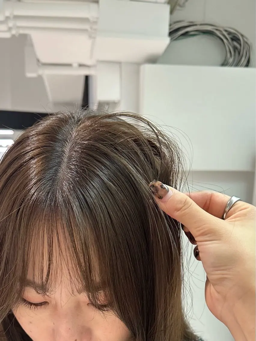 ミディアム カラー ベージュカラー ブリーチ ハイトーンカラー ブリーチなしカラー オリーブベージュ カット ヘアカラー トリートメント REINA☁️透明感 カラー/ぷつっと♡のヘアスタイル