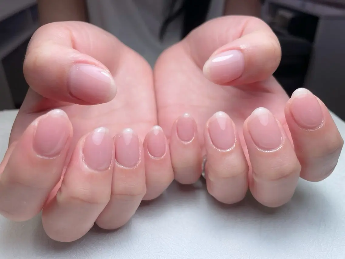 ネイル チークネイル フレンチネイル ジェルネイル ラメ(グリッター) ラメグラデーション MEO NAIL 中野 研修ネイリストのネイルデザイン