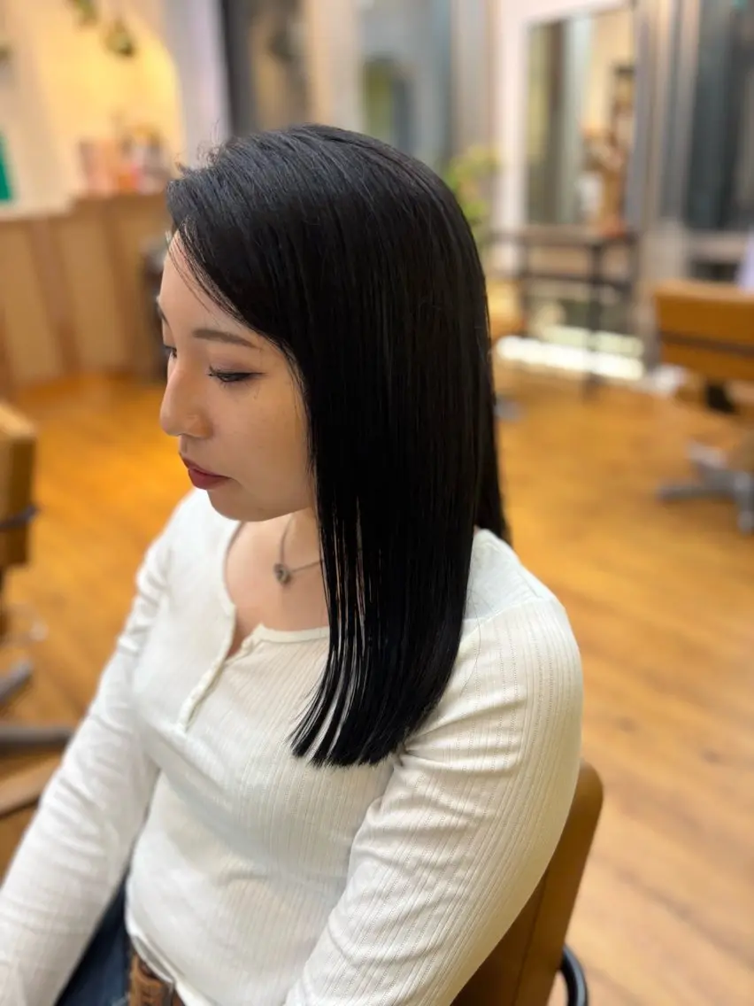 セミロング カラー 黒髪 ブルーカラー ブルーブラック カット ヘアカラー カネコ ナナミのヘアスタイル