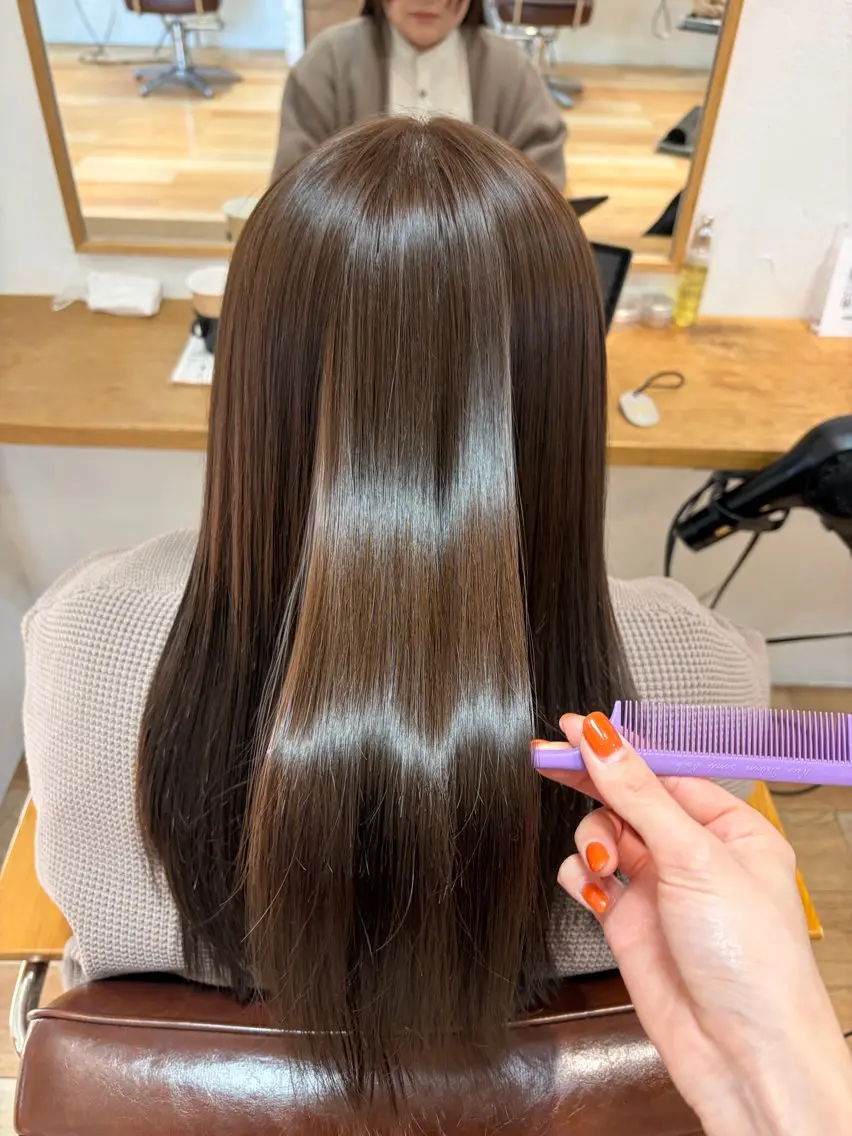 ロング カラー カット ヘアカラー 縮毛矯正 トリートメント ミルクティー× グレージュMOMOのヘアスタイル