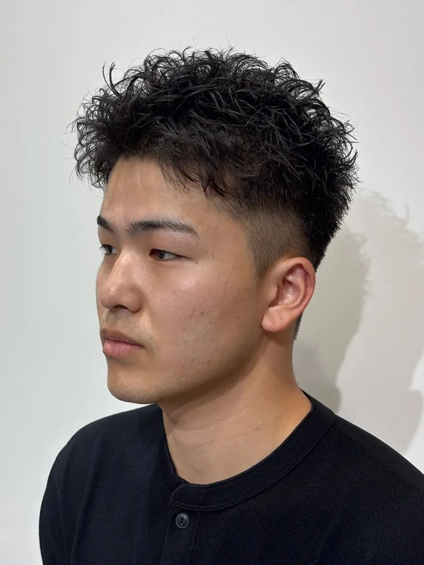 ショート パーマ メンズ メンズパーマ メンズショート スパイキーショート ショートヘア カット パーマ トリートメント 【店長】メンズ職人 短髪　ハイトーン🔥のヘアスタイル