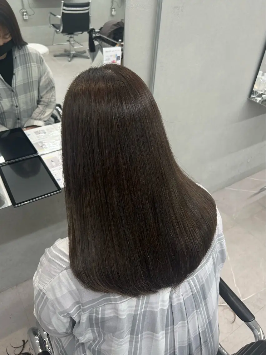 カラー ブラウンカラー IO イオリのヘアスタイル