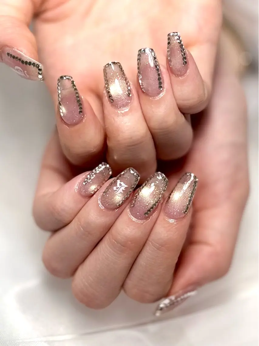 ネイル フラッシュネイル フラッシュマグ キラキラネイル マグネットネイル ストーンネイル salon luge あめ🍬のネイルデザイン