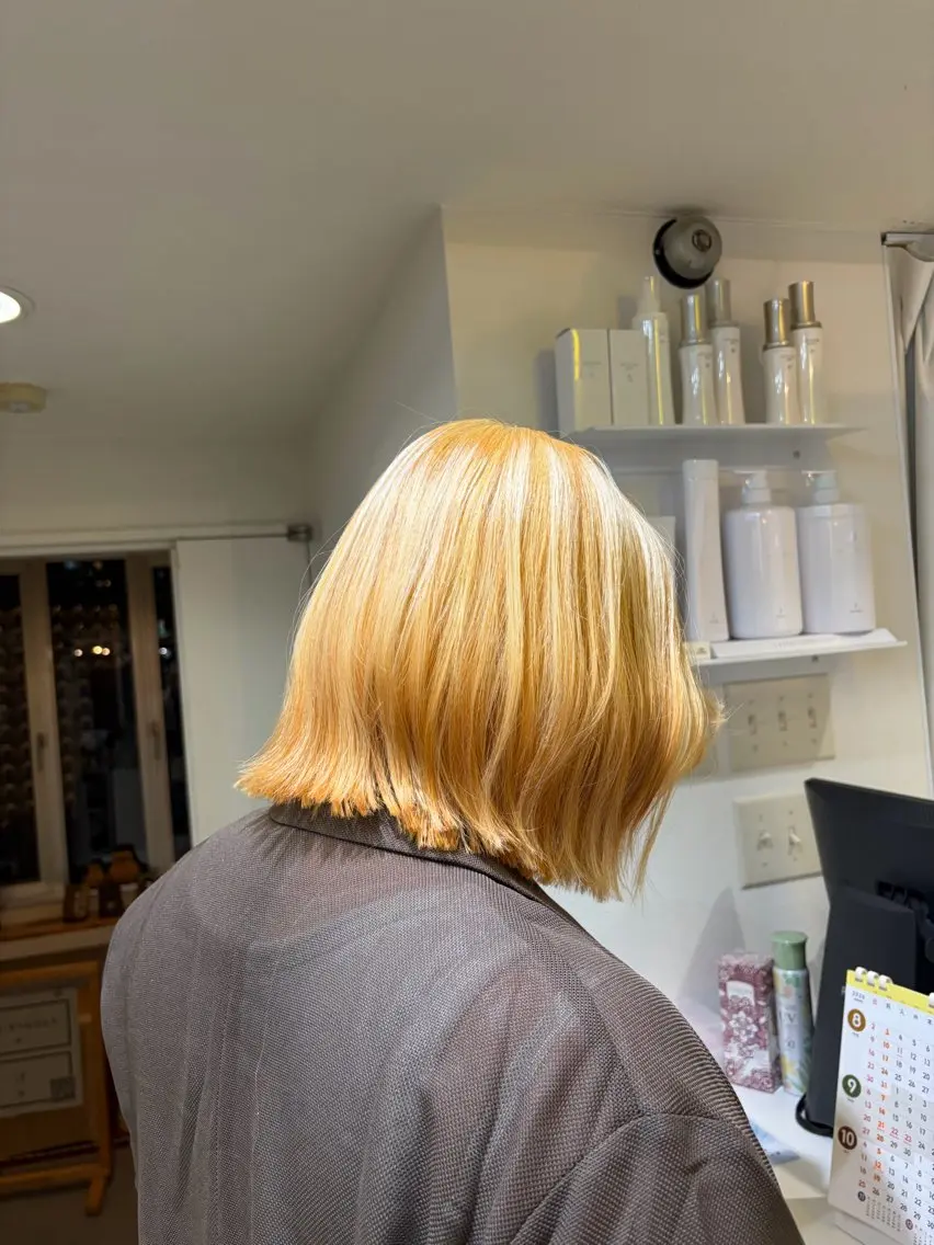 カラー ブリーチ 抜きっぱなしブロンド ヘアカラー UNBIRTHDAY いずみのヘアスタイル