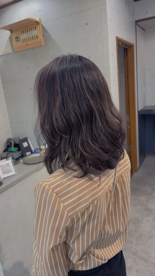 ミディアム ボブ くびれヘア くせ毛 髪質改善 切りっぱなしロブ カット ヘアカラー トリートメント REVE 美容室のヘアスタイル