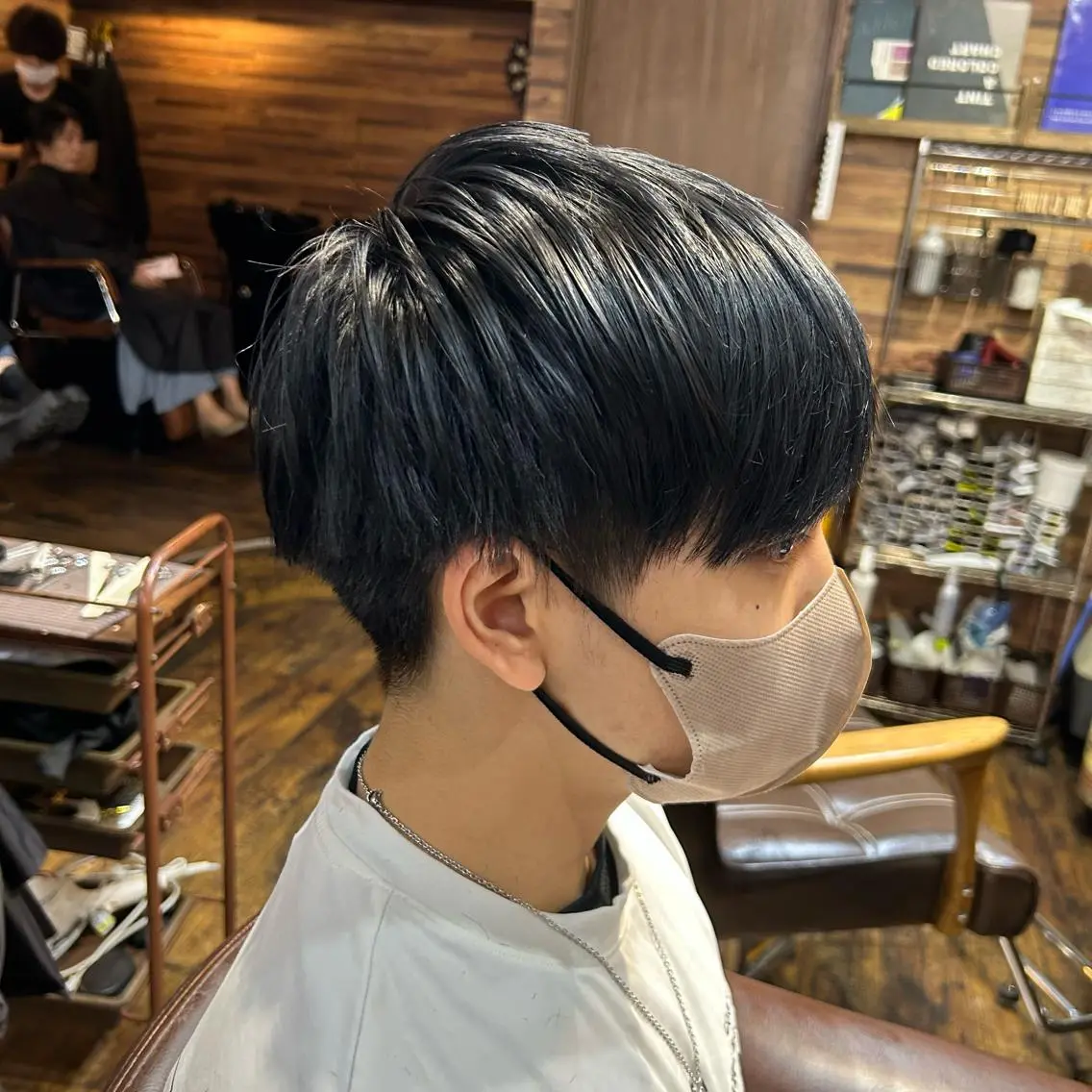 ショート カラー メンズ メンズブリーチ 黒髪 ブリーチ ブルーカラー ブルーブラック カット ヘアカラー トリートメント ツイスパ/メンズ特化 🦋𝑺𝑶𝑵𝑬のヘアスタイル