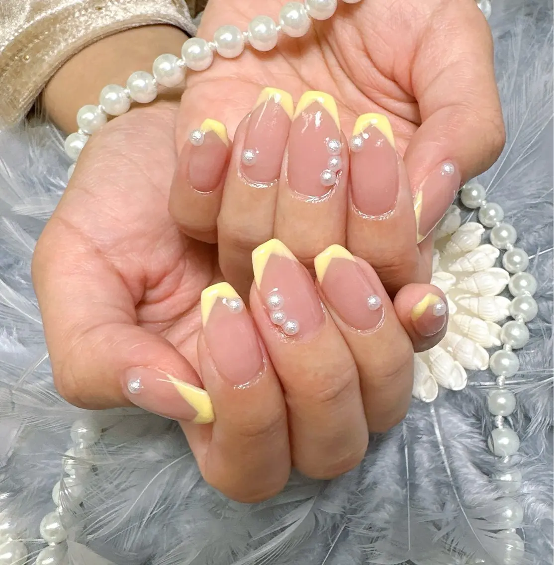 ネイル フレンチネイル 黄色 ハンドネイル Pretty Nail Salonのネイルデザイン
