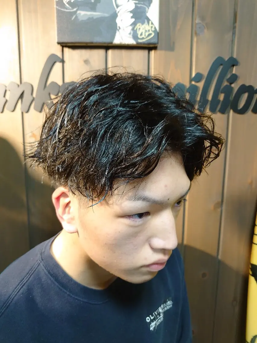 パーマ ショート メンズ メンズパーマ ツイストスパイラルパーマ スパイラルパーマ カット 岡林 選のヘアスタイル