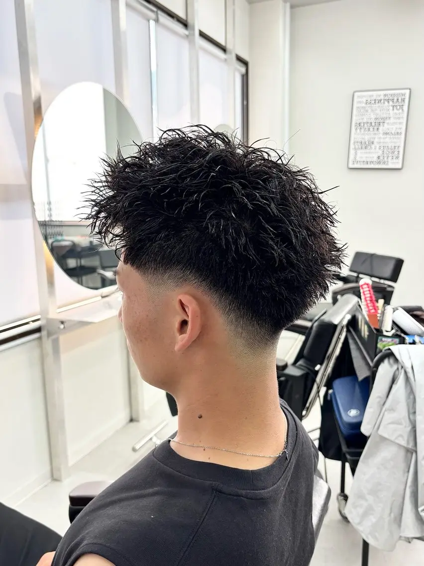 パーマ メンズ フェードカット メンズパーマ メンズツイストパーマ ツイストパーマ カット パーマ KanedaRio パーマ/フェードのヘアスタイル