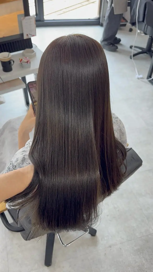 ロング カラー アッシュ アッシュブラウン ベージュカラー 黒髪 ブリーチ カット ヘアカラー トリートメント 赤み無し柔らかカラー 【梅田】madokaのヘアスタイル