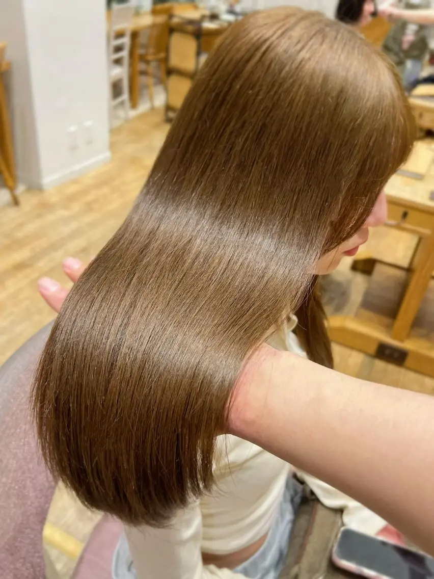 セミロング カラー ブリーチ 透明感カラー ブリーチなしカラー デート レイヤーカット ヘアカラー 望月威吹/表参道/レ イヤー/透明感カラーのヘアスタイル